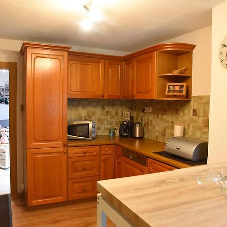 80 M2 Haushaelfte, 3 Zimmer, Parkplaetze, Bis 6 Pers Apartment Waengle Exterior photo