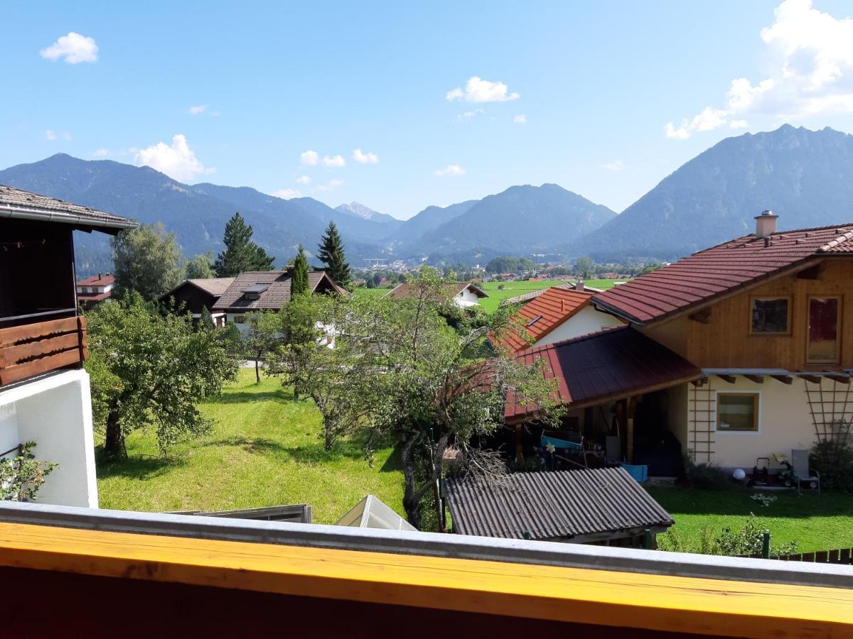 80 M2 Haushaelfte, 3 Zimmer, Parkplaetze, Bis 6 Pers Apartment Waengle Exterior photo