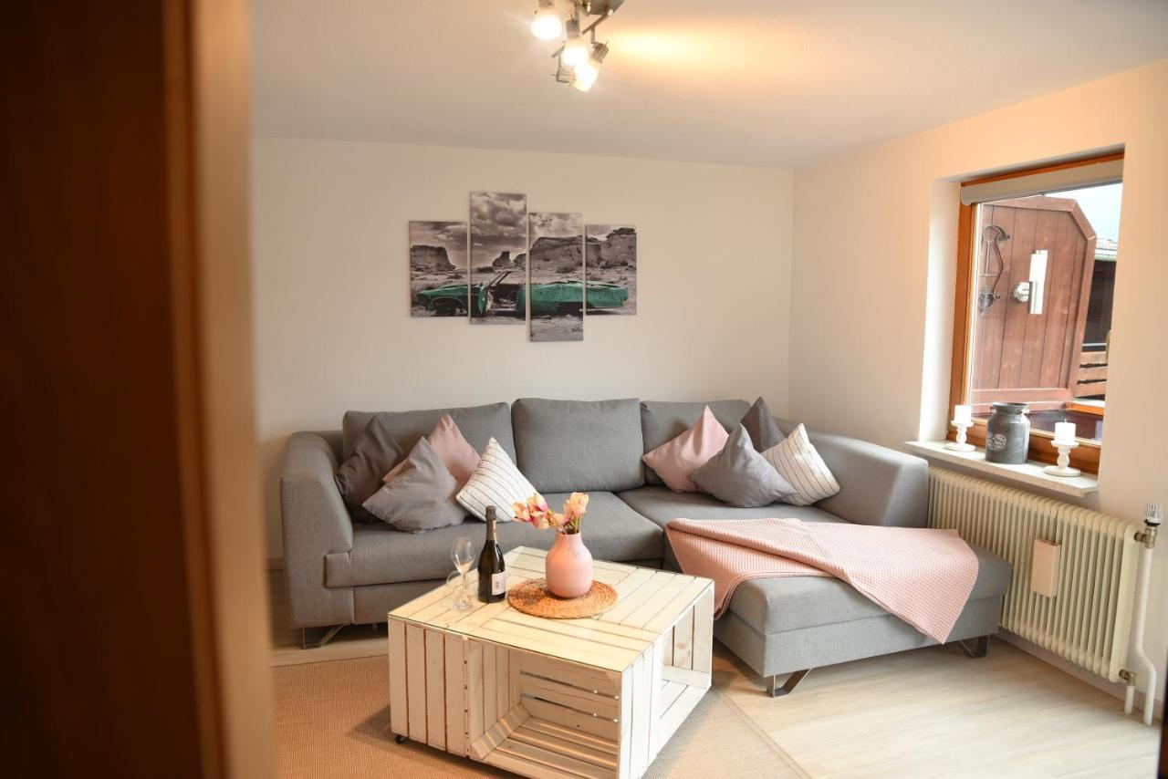 80 M2 Haushaelfte, 3 Zimmer, Parkplaetze, Bis 6 Pers Apartment Waengle Exterior photo